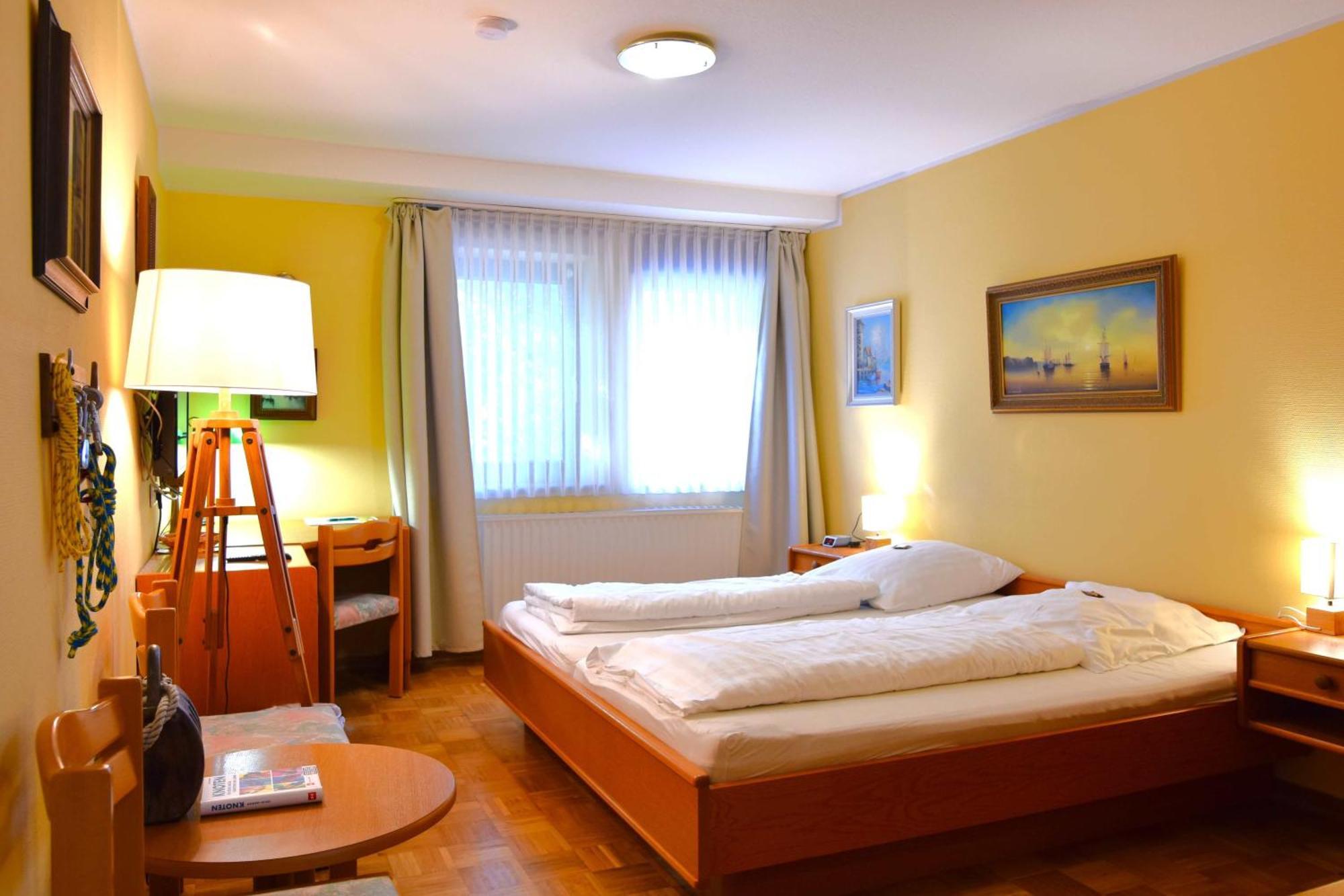 Hotel-Restaurant Zum Goldenen Stern Großalmerode Екстериор снимка